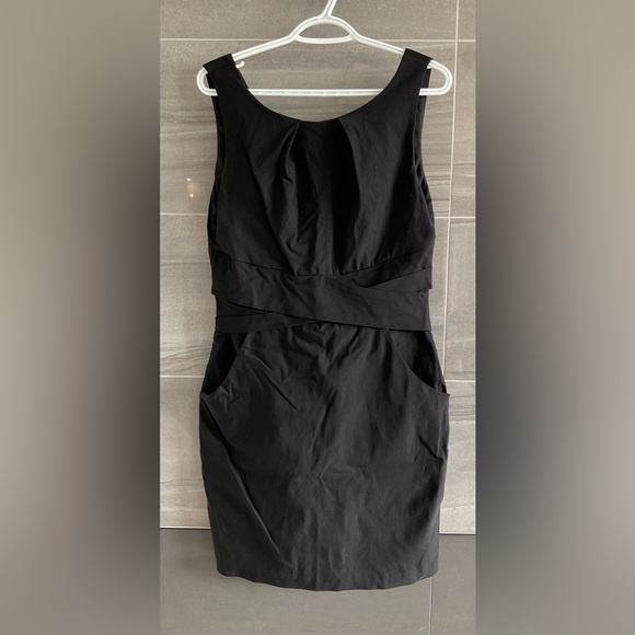 Formal dress - Picture 1 of 3